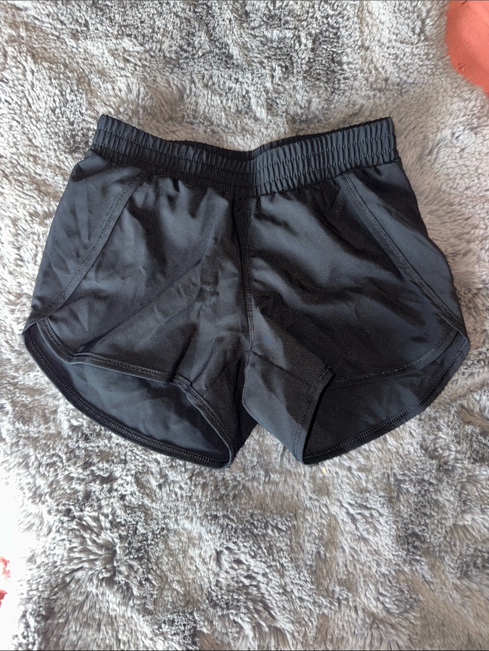 Girls Athletic Shorts. Size 6 - Picture 2 of 7
